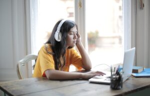 Các tips hướng dẫn luyện thi IELTS Listening đúng cách tại nhà